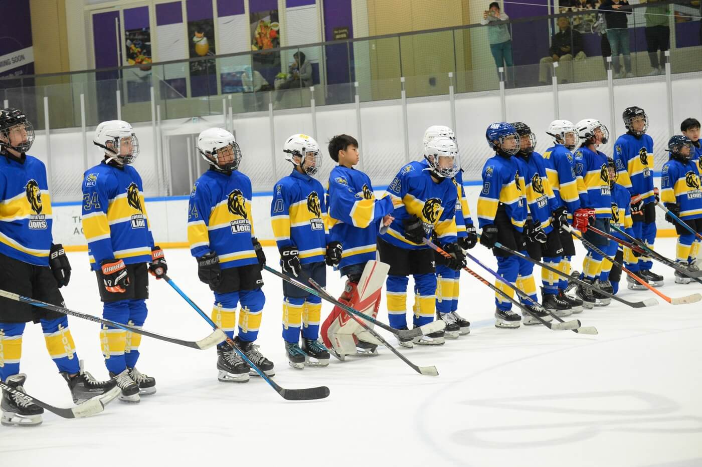 Young Hockey Players getting ready for the competition